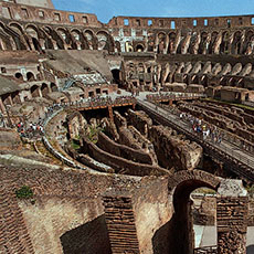 L’intérieur de l’Anfiteatro Flavio à Rome.