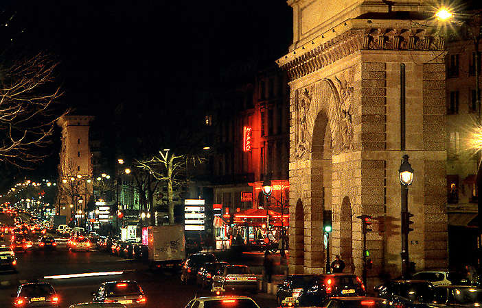 Portes Saint-Denis and Saint-Martin were built to commemorate Louis XIVs war victories in 1670, on the Grand Boulevards that follow the former path of a set of fortified walls.