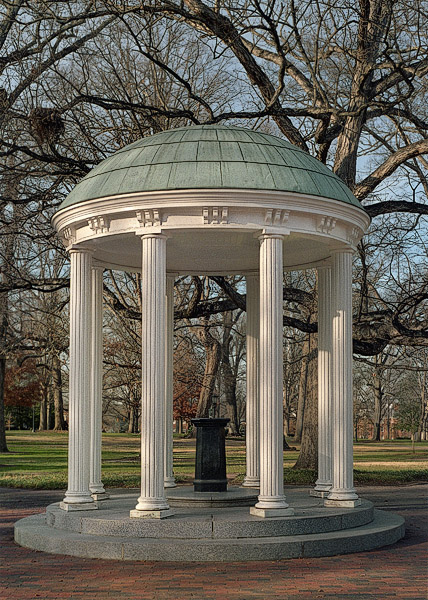 Le Old Well, la fontaine sur le campus de l’Université de Caroline du Nord Chapel Hill.