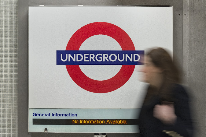 Un panneau d’informations générales dans le métro de Londres.