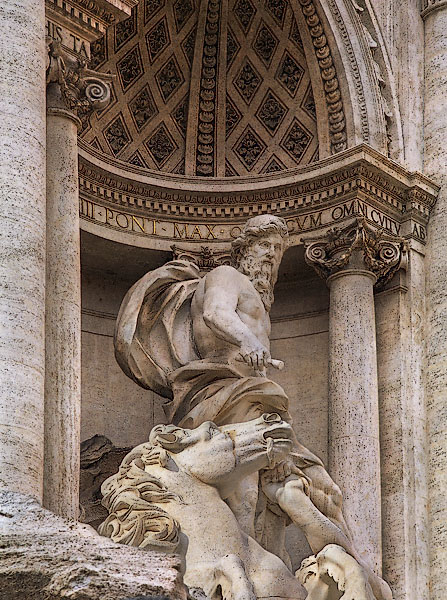 La statue de Neptune dans la fontaine de Trevi.