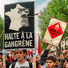 Teenagers protesting against the National Front in place de la Bastille with a sign reading «Halte à la gangrène».