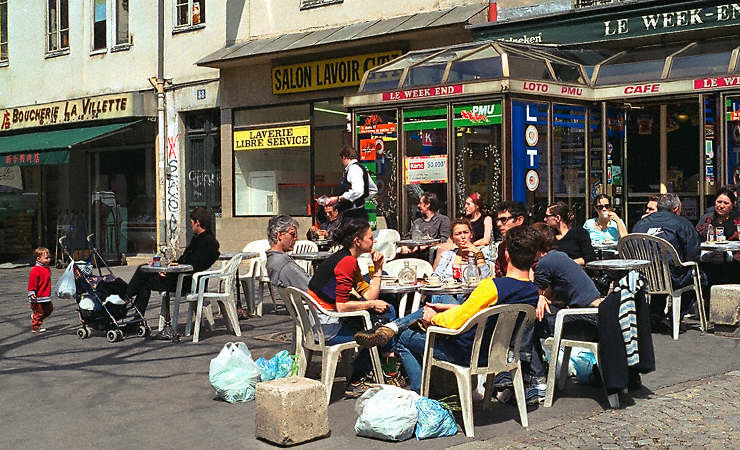Le Week-End, un café sur le boulevard de la Villette à Bellveille.