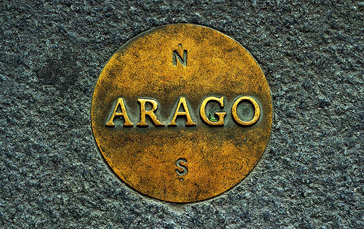 An Arago plaque next to the palais Royal, across from the Louvre Museum.