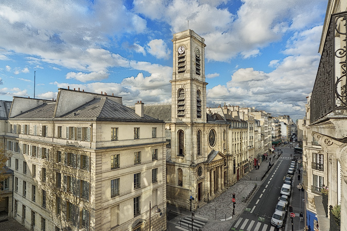 La façade principale de l’église Saint-Jacques-du-Haut-Pas sur la rue Saint-Jacques.