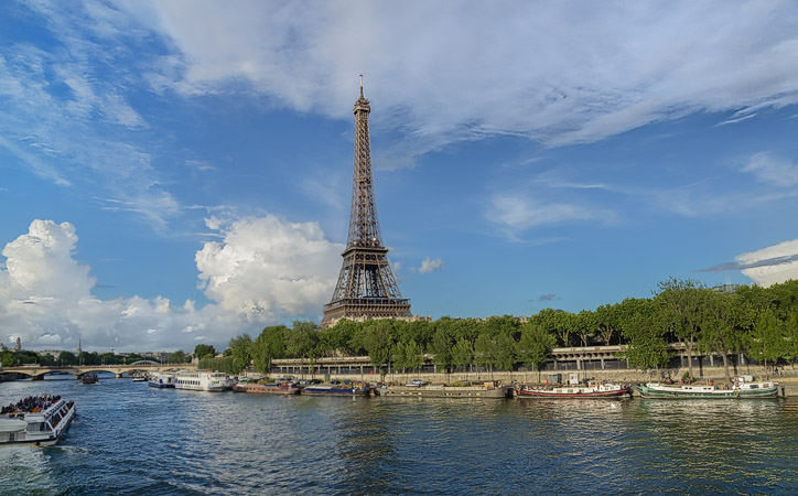 La Tour Eiffel vue du pont de Bir-Hakeim.