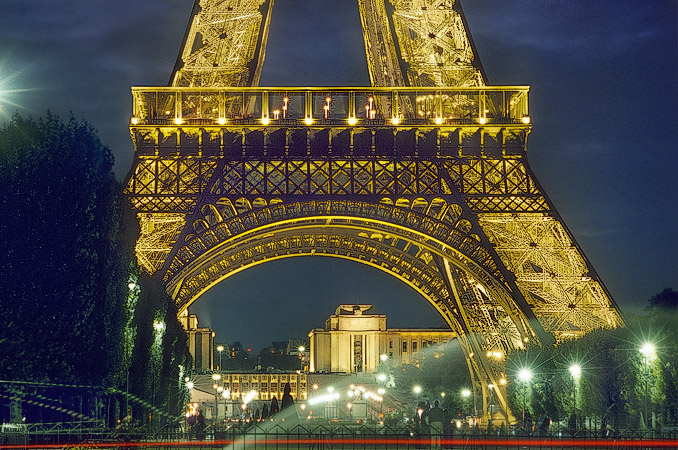 The Champs-de-Mars, the Eiffel Tower and the palais de Chaillot at night.