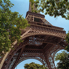 The southwest side of the Eiffel Tower seen from l’allée des Refuzniks.