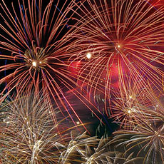 Des feux d’artifice sur la Seine le 14 juillet 2010.