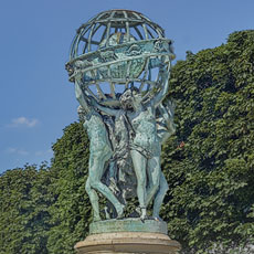 De l’eau jaillissant dans la fontaine de l’Observatoire dans le jardin Marco-Polo.