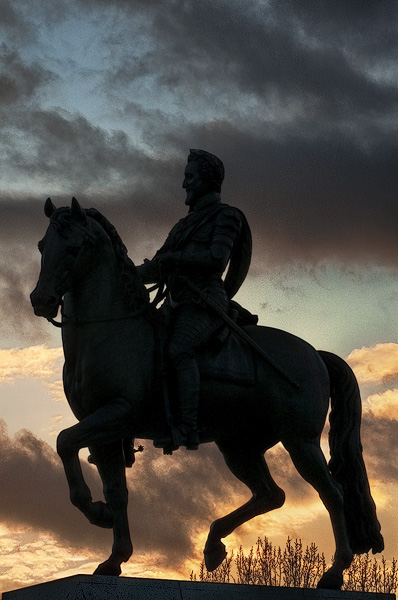 The equestrian statue of Henri IV on île de la Cité at sunset