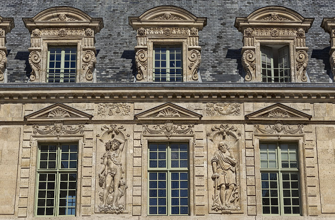 Sculptures and windows on Hôtel de Sully’s façade.