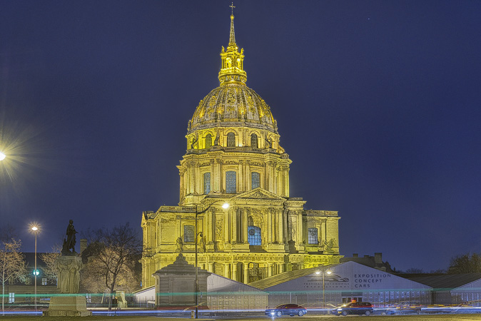 The southern side of Église Saint-Louis-des-Invalides’ dome at night.