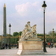 Les grilles et portes de l’entrée occidentale du jardin des Tuileries.