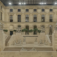 La cour Marly de l’aile Richelieu du musée du Louvre la nuit.