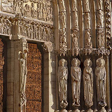 Le Portail Sainte-Anne de la cathédrale Notre-Dame.