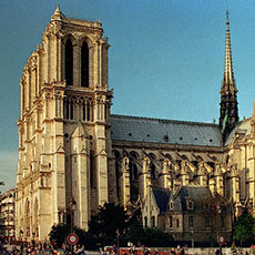 La façade sud de Notre-Dame vue de la Rive gauche.