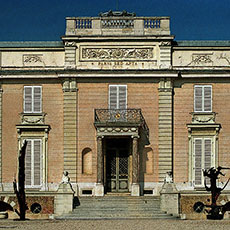 La façade du château de Bagatelle devant la cour d’honneur.