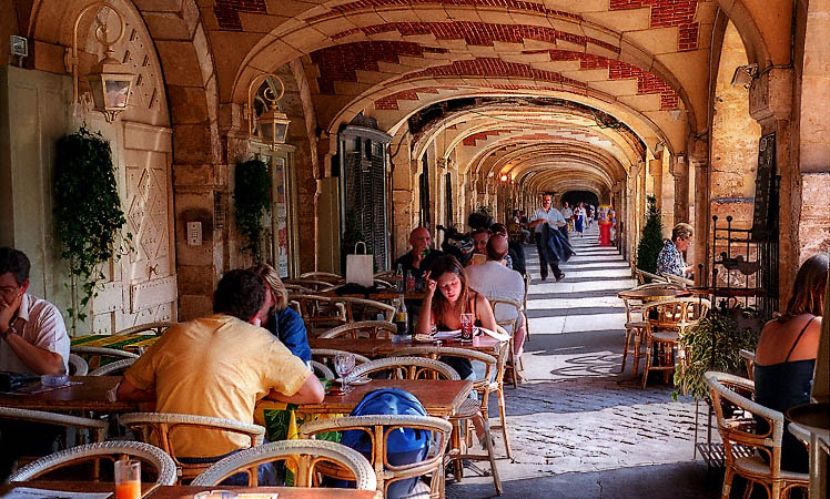 Arcades on the eastern side of place des Vosges.