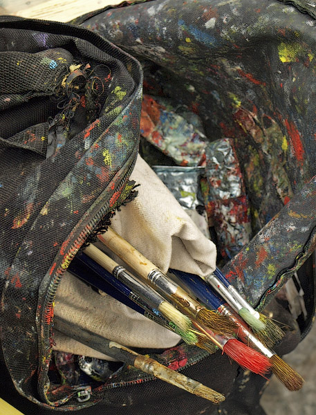 An artist’s bag and brushes next to the Pompidou Center.