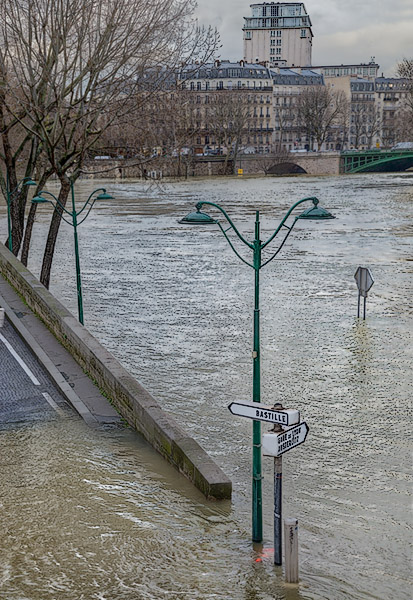 Quai des Célestins, pont de Sully et le boulevard Henri-IV lors des crues de la Seine en février 2018.