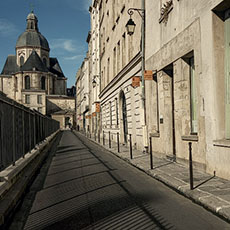 La rue des Jardins Saint-Paul et l’église Saint-Paul.