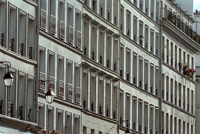 Buildings on rue du pont-Louis-Philippe between rue François Miron and allée des Justes.