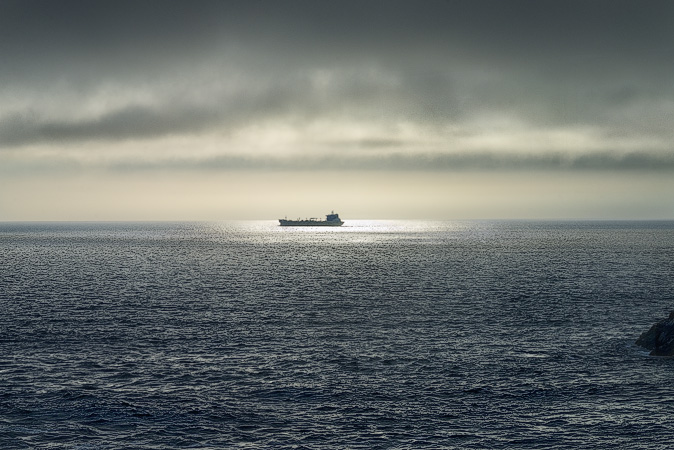Un navire au coucher de soleil à San Francisco.