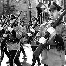 Des State Troopers au défilé de la fête Saint-Patrick à South Boston.
