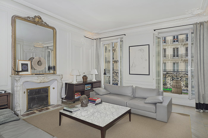 Profitez de cet appartement spacieux et luxueux dans le 9è arrondissement, à quelques minutes de l’Opéra Garnier et des Galeries Lafayette. Décoré par un célèbre designer, venez voir le meilleur du meilleur.