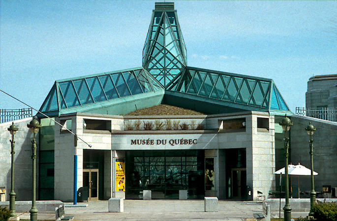 La façade moderne du musée du Québec.
