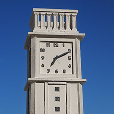 L’horloge sur la plage des Sables d’Olonne.