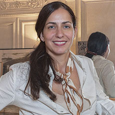 Originaire du Canada, Miranda détient un doctorat en droit de la Yale Law School un baccalauréat de l’Université de Berkeley.