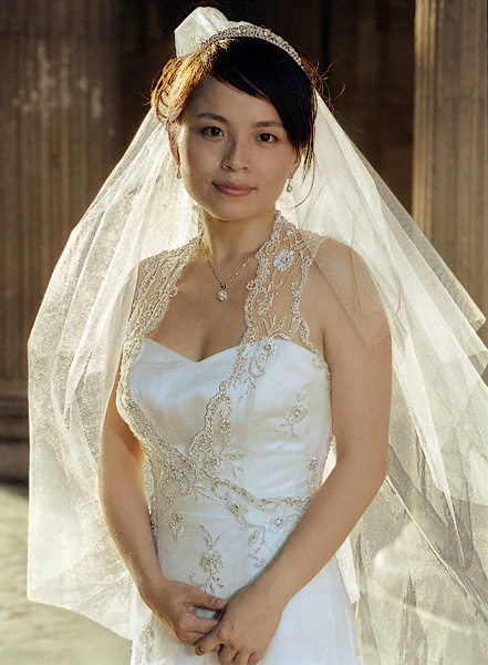 Ling came to Paris a few months before she and her fiancé David would get married to be photographed in their wedding attire.