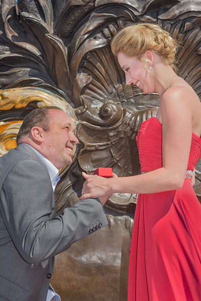 Mike Hoffmeister proposing marriage on pont Alexandre III.